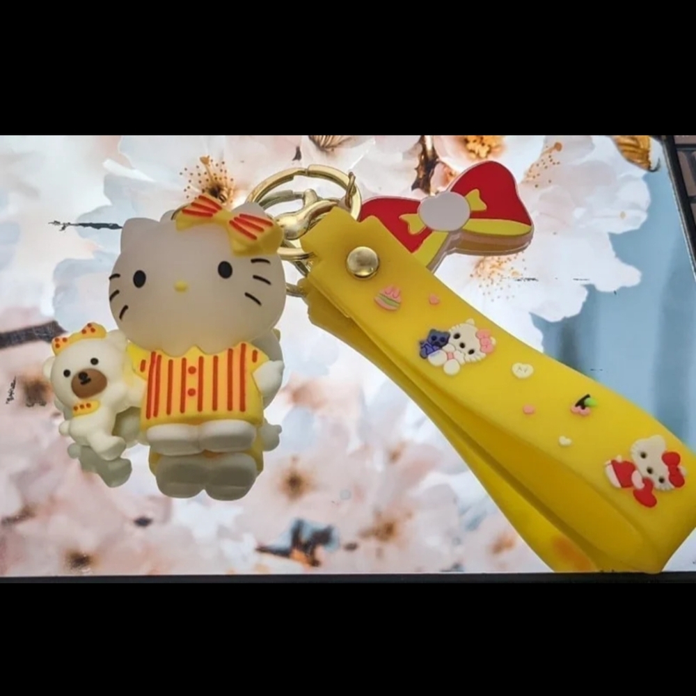 Hello Kitty keychain - Picture 3 of 4